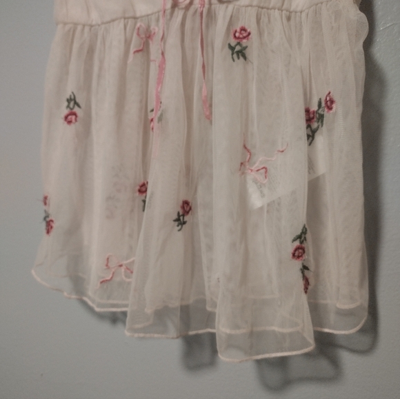 Kimchi Blue Urban Outfitters Camisole Embroidered Top - Picture 4 of 13